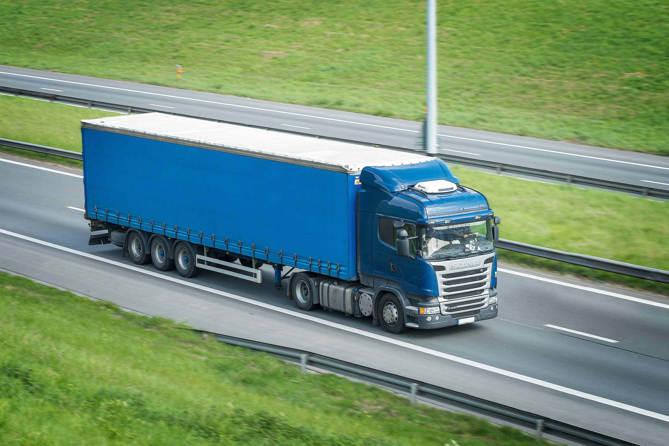 Συνθετικά υφάσματα για εφαρμογές σε μεταφορές και φορτηγά